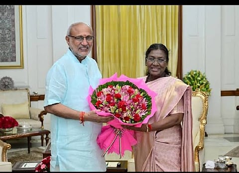President Muru greets V-P Radhakrishnan on birthday