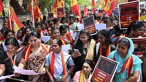 Demanding invitation to form govt