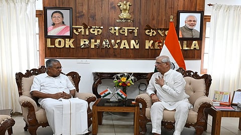 Kerala Guv, outgoing CM meet at Lok Bhavan