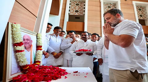 Rahul Gandhi pays tributes to AICC secretary Suraj Hegde