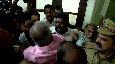 CPI(M), BJP councillors clash outside Thiruvananthapuram Mayor's office