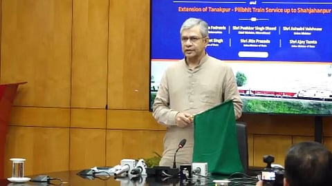 Vaishnaw flags off Nanded- Mumbai, Tanakpur-Nanded express trains
