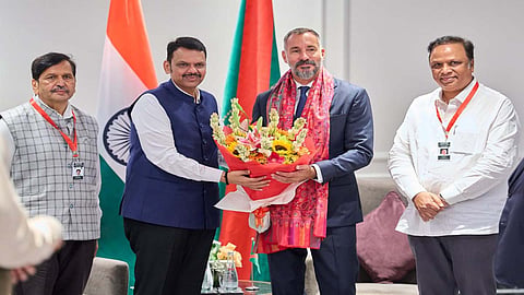 His Highness the Aga Khan meets with the Chief Minister of Maharashtra during his first official visit to India