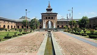 Where the red never fades - Kashmir travel