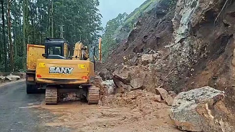 Traffic banned on Adimali-Munnar route after huge boulder falls on road