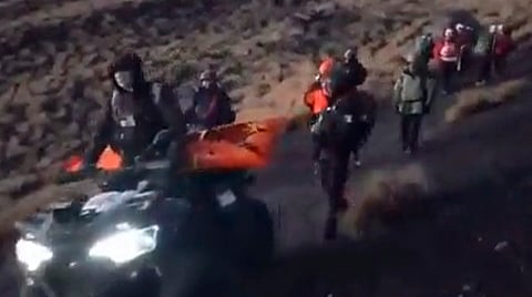 Hay un hombre herido de gravedad