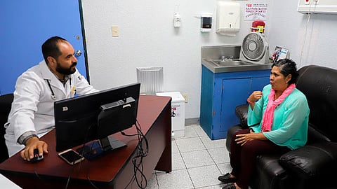 El paciente puede recibir tratamiento gratuito en el hospital, que actualmente cuenta con un equipo médico multidisciplinario