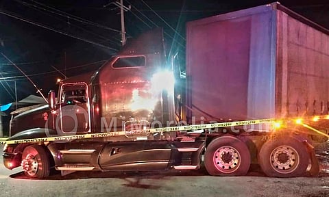Sujetos armados balean tráiler en la carretera Zitácuaro-Morelia