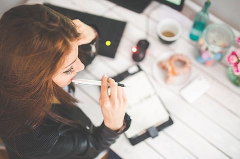 Mujeres se enfrentan a discriminación en el trabajo por ser madres, reconoce Seimujer