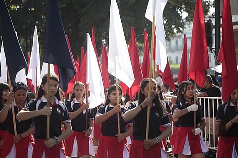 Desfile por el 113 aniversario de la Revolución Mexicana une a los uruapenses