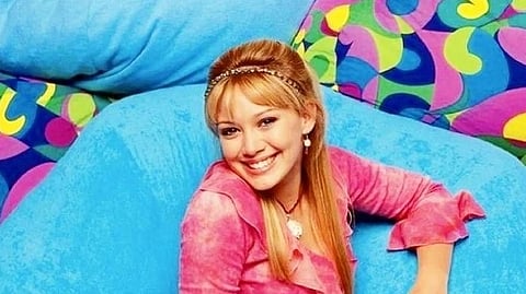 Muere productor de la serie juvenil Lizzie McGuire y esta es la reacción de la protagonista