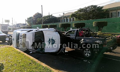 2 Guardias Civiles heridos en choque volcadura, sobre el Boulevard Industrial