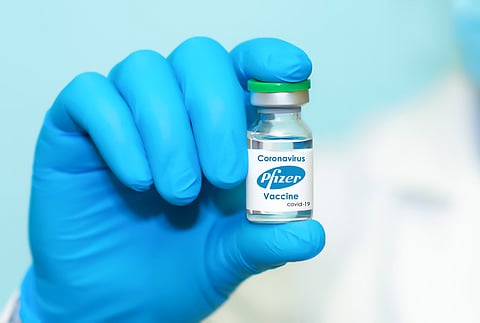 Cofepris autoriza venta de vacunas Pfizer y Moderna contra Covid-19 en México