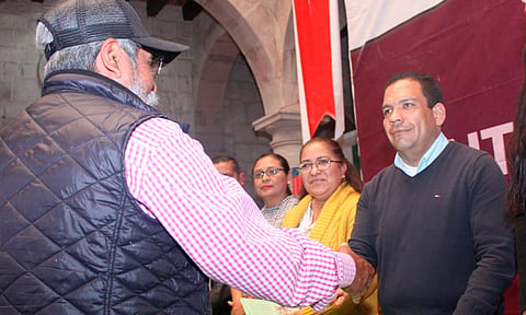 Entrega Bladimir González y Semigrante visas y pasaportes en Tarímbaro