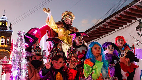 Miles de niños disfrutaron de la Tradicional Cabalgata de los Reyes Magos en Pátzcuaro