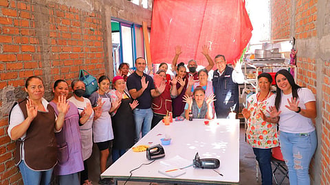 ¡Listas para el negocio! Emprendedoras de tenencia Morelos reconocen a Juan Carlos Barragán por taller de panadería