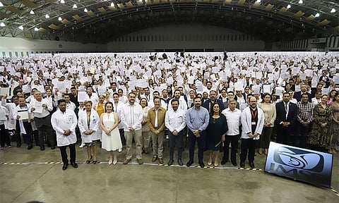 Cuitláhuac García Jiménez, gobernador estatal, aseguró que el sector salud de Veracruz se va a distinguir por su entrega y compromiso