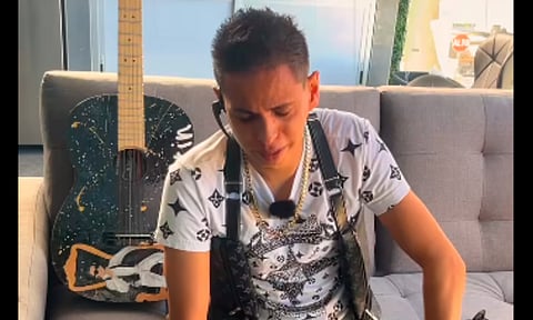 Alex Marín rompe en llanto por divorcio con Mía, aunque le "quedan cuatro novias", dice