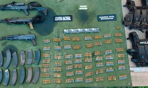 Militares aseguran armamento de alto poder en Tumbiscatío y Coalcomán