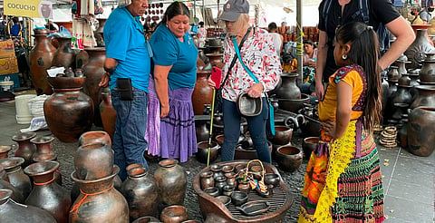 Encuentra las artesanías más representativas de Michoacán en el tianguis de Uruapan