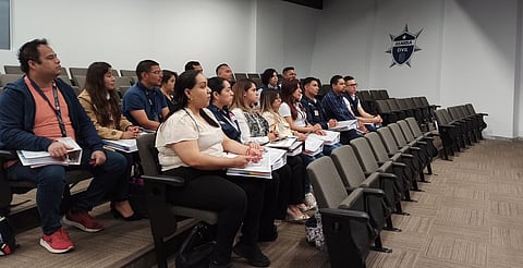 Para brindar una atención eficaz se capacitan operadores del 911