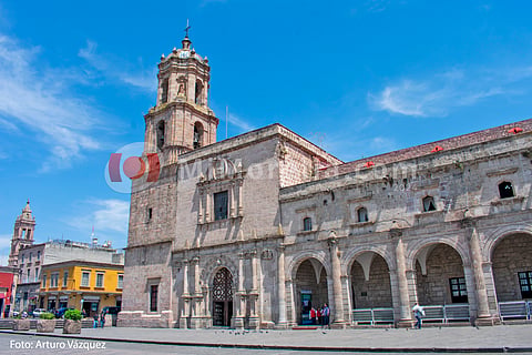 Alertan por pareja que asalta a personas en Plaza San Francisco y Capuchinas
