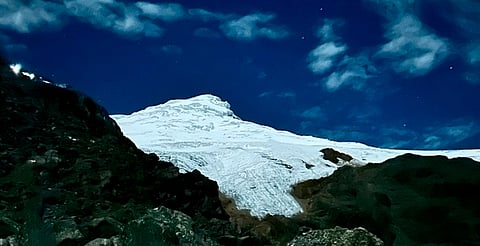 Avalancha en volcán nevado de Ecuador, deja un ecuatoriano y dos alemanes desaparecidos
