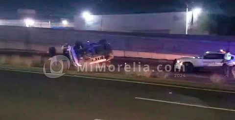 Vuelca camioneta en el periférico norte de Morelia