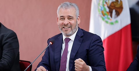 Michoacanos en EU no están solos ante leyes racistas antimigrantes: Bedolla