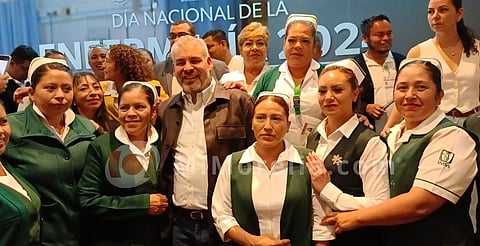 Enfermería, la profesión más humanista, resalta gobernador