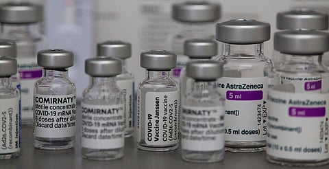 ¿Retiraron AstraZeneca por provocar trombosis o por baja demanda?