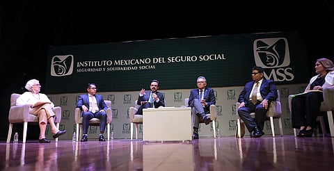 El director general del Instituto, Zoé Robledo, señaló que la evaluación de procesos debe lograr la satisfacción del derechohabiente con la atención brindada