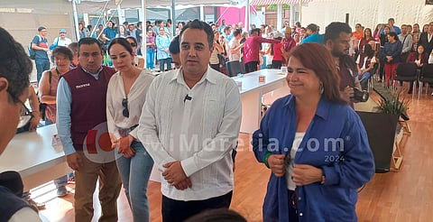 Celis y Fabiola Alanís reciben constancia como diputados plurinominales