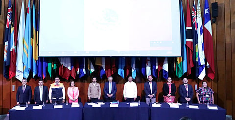 El secretario de Salud, Jorge Alcocer Varela, resaltó la importancia de trabajar a nivel mundial en la prevención y superación de la resistencia antimicrobiana