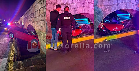 Vehículo choca contra el Acueducto de Morelia