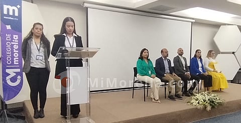 Se gradúa primera generación de egresados de preparatoria abierta comunitaria