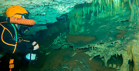 Buscan a buzo profesional desaparecido en cenote de Yucatán