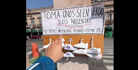 Sale video de tenis regalados en Morelia; dicen que en vez de ayudar humillan