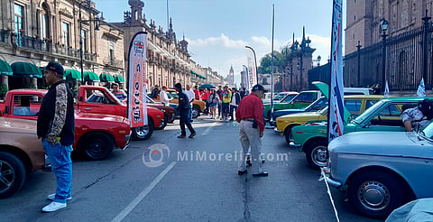 Club Datsun Michoacán celebra aniversario con exposición de carros con causa