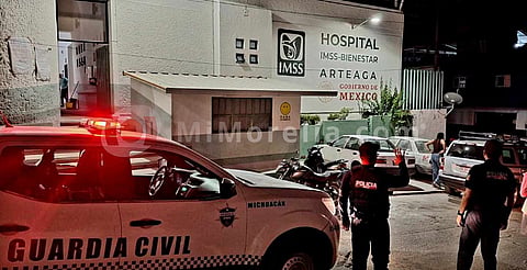 Albañil se dispara por accidente mientras manipulaba un rifle, en Michoacán