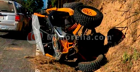 Un adolescente muerto y dos heridos al volcar vehículo Razer