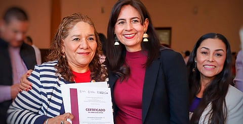 Gaby Molina entrega certificados de obra y equipamiento por 188 mdp a Uruapan, Apatzingán y Los Reyes