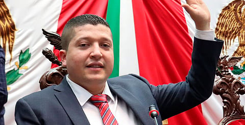 Cumple Vicente Gómez con incremento salarial para docentes del Telebachillerato