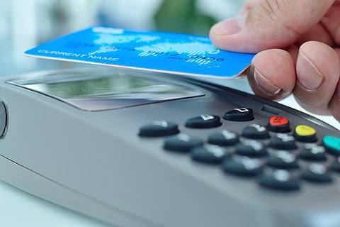 ¿Compras con terminal? Cuida tus tarjetas contactlees de cobros indebidos