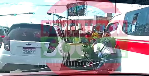 Se pelean cerca del monumento, en Morelia; acabaron en el suelo