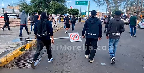 Denuncian otra vez cobro a normalistas por no participar en marchas en Michoacán