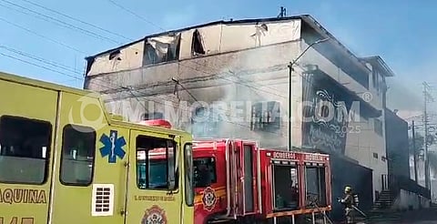 Se registra incendio en el club nocturno Galaxxies, en Morelia