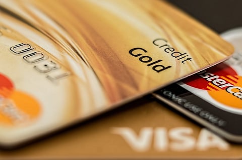 Tarjetas salvan el gasto escolar, pero con intereses arriba del 40%