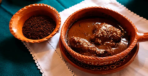 Lánzate al Festival Cuenca y prueba el mole de trucha o las corundas rellenas de camarón