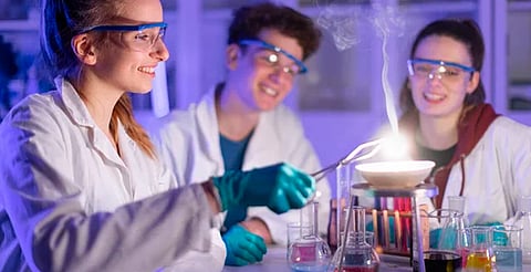 ¿Te interesa la ciencia? Vive la experiencia del Verano Nicolaita 2025
